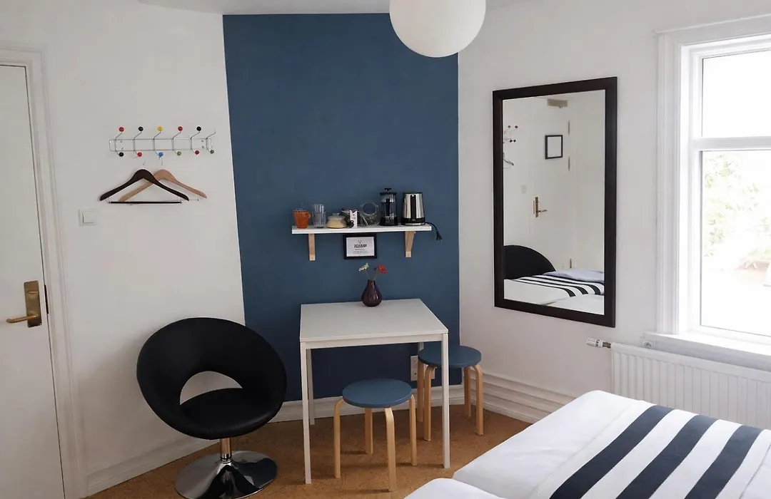 Refurinn Reykjavik Guesthouse-1